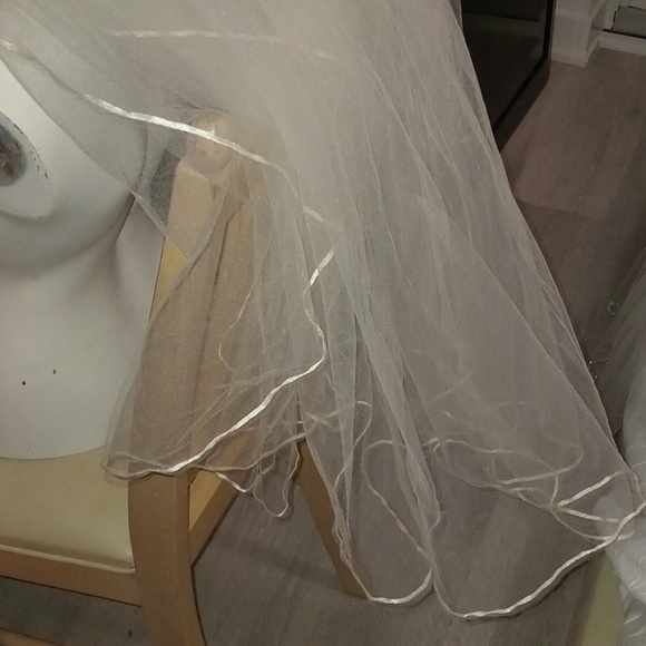 Wedding veil two layers ivory net with silk ribbon at ends - Picture 4 of 4